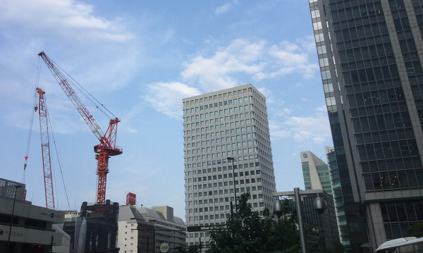 東京丸の内：日本橋付近のビル街