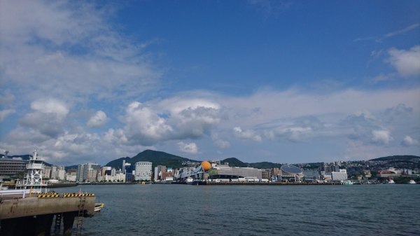 三菱通りから望む長崎⚓