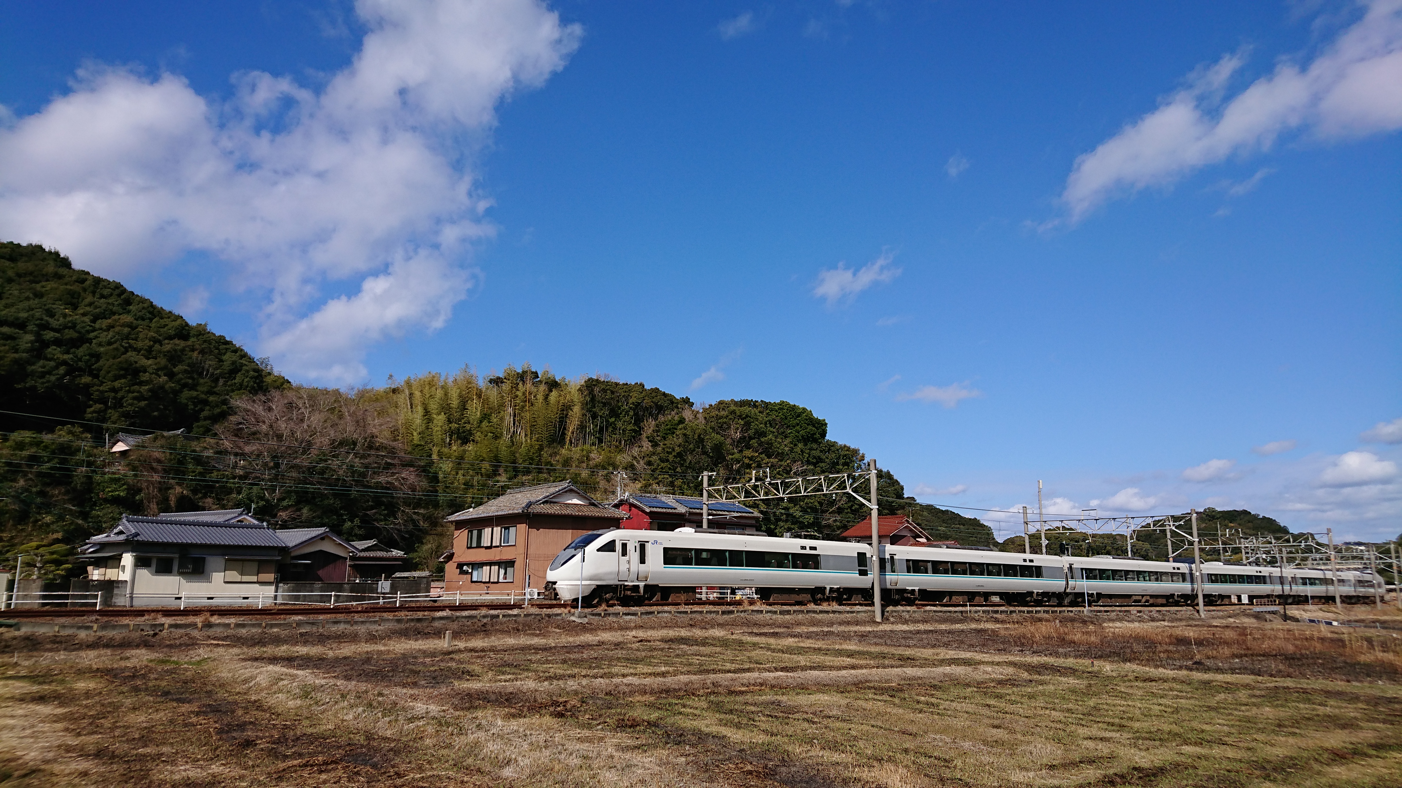新型コロナで旅行もしぼむ(特急くろしお)